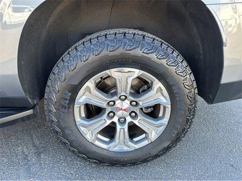 Certified 2022 GMC Yukon XL SLE w/ Gmc Pro Safety Plus Package image 9