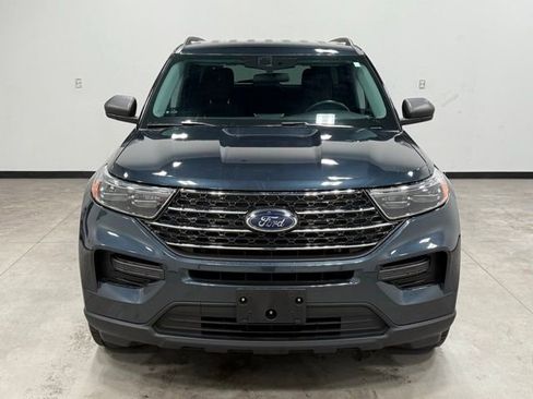 Used 2023 Ford Explorer XLT image 4