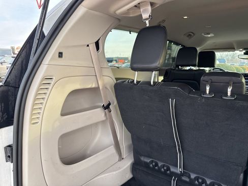 Used 2022 Chrysler Pacifica Touring-L image 23