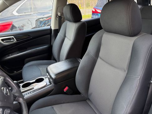 Used 2018 Nissan Pathfinder SV FWD image 12