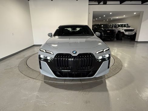Used 2023 BMW 760i xDrive AWD/4WD image 5