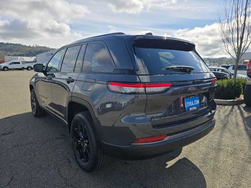 New 2026 Jeep Grand Cherokee Altitude AWD/4WD image 3