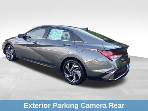 Used 2025 Hyundai Elantra SEL FWD image 14