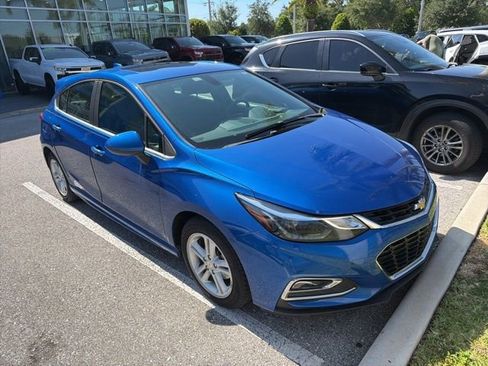 Used 2017 Chevrolet Cruze LT w/ Sun And Sound Package FWD image 2