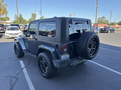 Used 2007 Jeep Wrangler Sahara w/ Dual Top Group AWD/4WD image 5