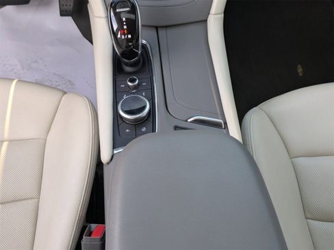 Used 2022 Cadillac XT6 Premium Luxury w/ Technology Package image 22