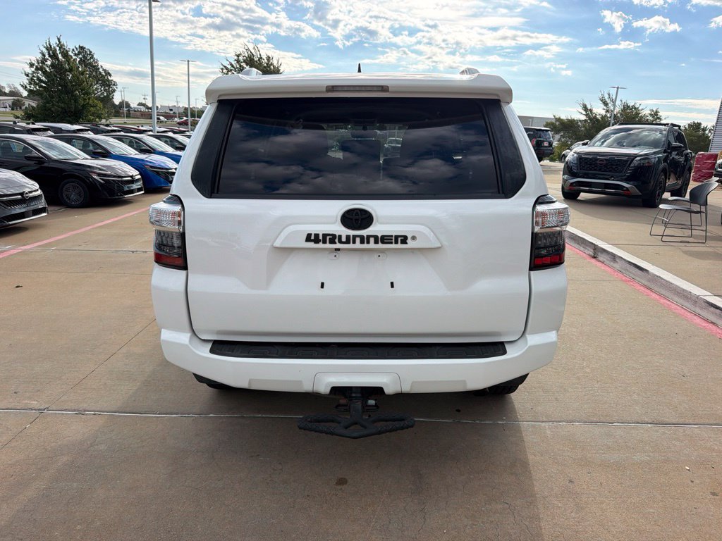 Used 2017 Toyota 4Runner SR5 AWD/4WD image 4