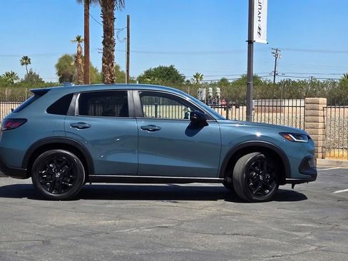 Used 2025 Honda HR-V Sport image 3