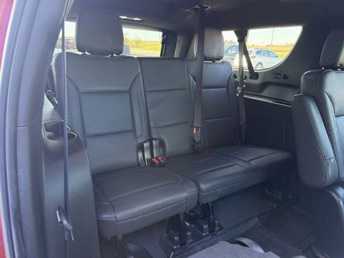 Used 2023 Chevrolet Suburban Z71 image 8