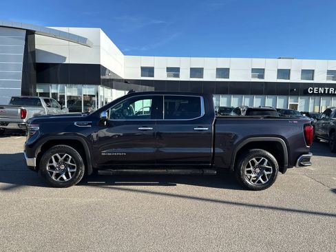 Used 2022 GMC Sierra 1500 SLT image 2
