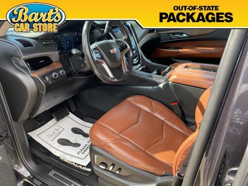 Used 2017 Cadillac Escalade ESV Luxury image 30
