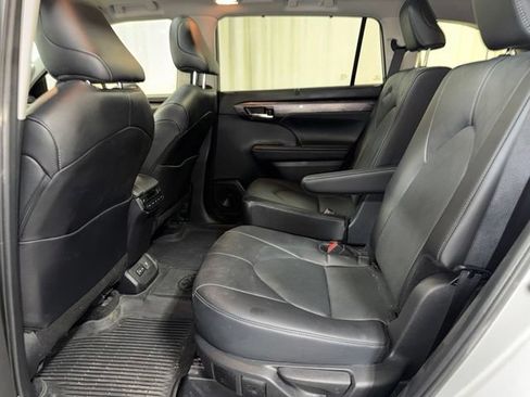 Used 2024 Toyota Highlander Platinum AWD/4WD image 18