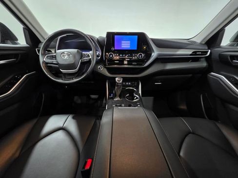 Used 2024 Toyota Highlander XLE image 14