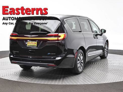 Used 2023 Chrysler Pacifica Limited FWD image 5