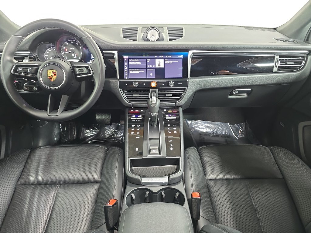 Certified 2026 Porsche Macan AWD/4WD image 13