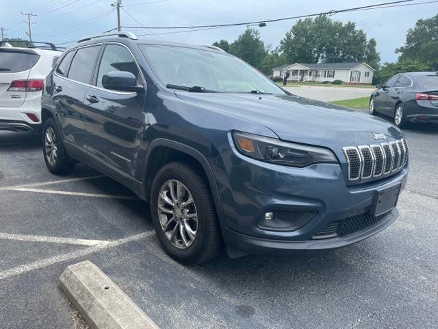 Used 2019 Jeep Cherokee Latitude Plus w/ Cold Weather Group AWD/4WD image 4