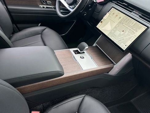 New 2026 Land Rover Range Rover SE image 25