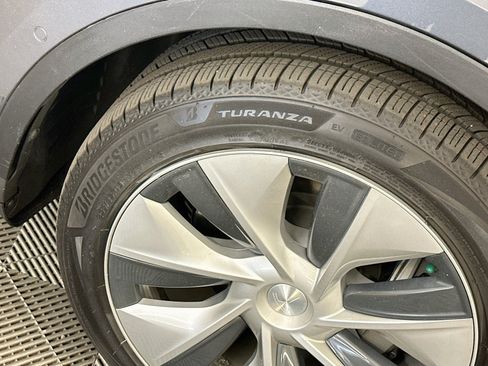 Used 2021 Tesla Model Y Long Range AWD/4WD image 37
