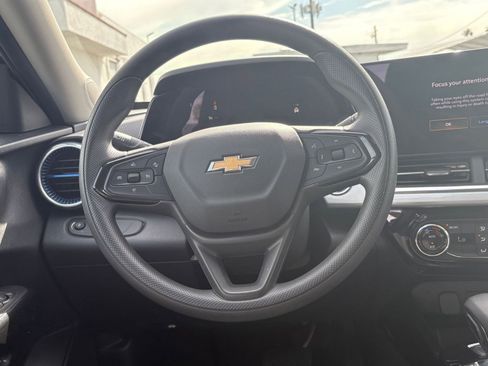 Used 2025 Chevrolet Trax LT image 27