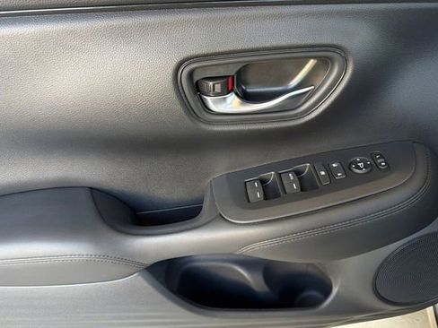 Certified 2024 Honda HR-V LX image 12