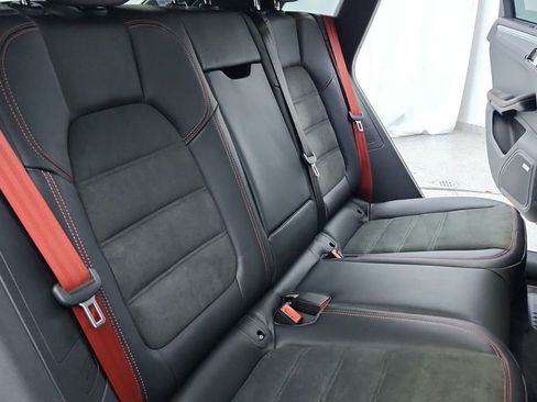 Used 2025 Porsche Macan GTS image 38
