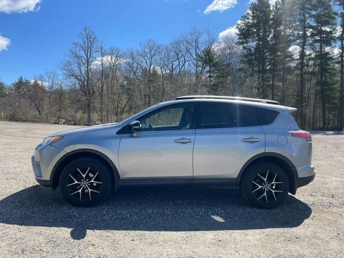 Used 2018 Toyota RAV4 SE w/ Power Extra Value Package AWD/4WD image 6
