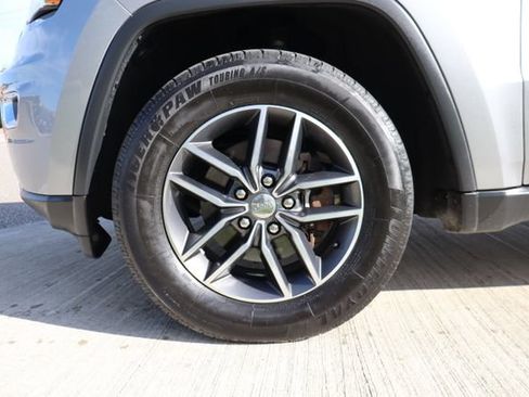 Used 2018 Jeep Grand Cherokee Limited AWD/4WD image 29