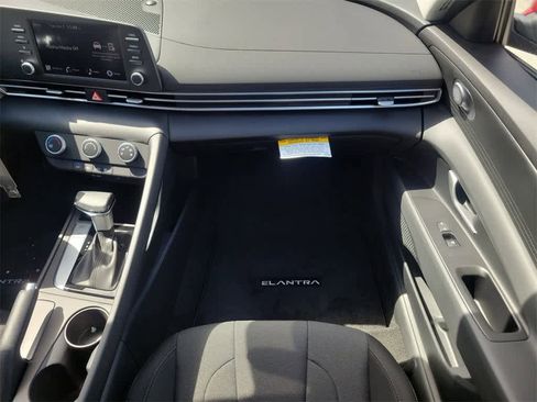 New 2025 Hyundai Elantra SE image 14