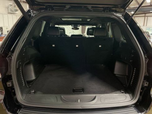 Used 2022 Jeep Grand Cherokee Limited image 25