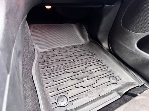 Used 2020 Jeep Grand Cherokee Altitude image 19