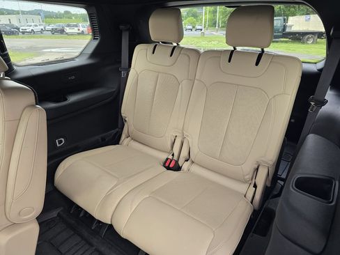 Used 2024 Jeep Grand Cherokee L Limited w/ Luxury Tech Group II AWD/4WD image 12