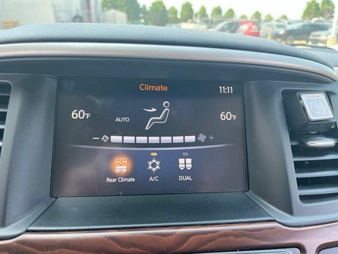 Used 2017 Nissan Pathfinder Platinum FWD image 27