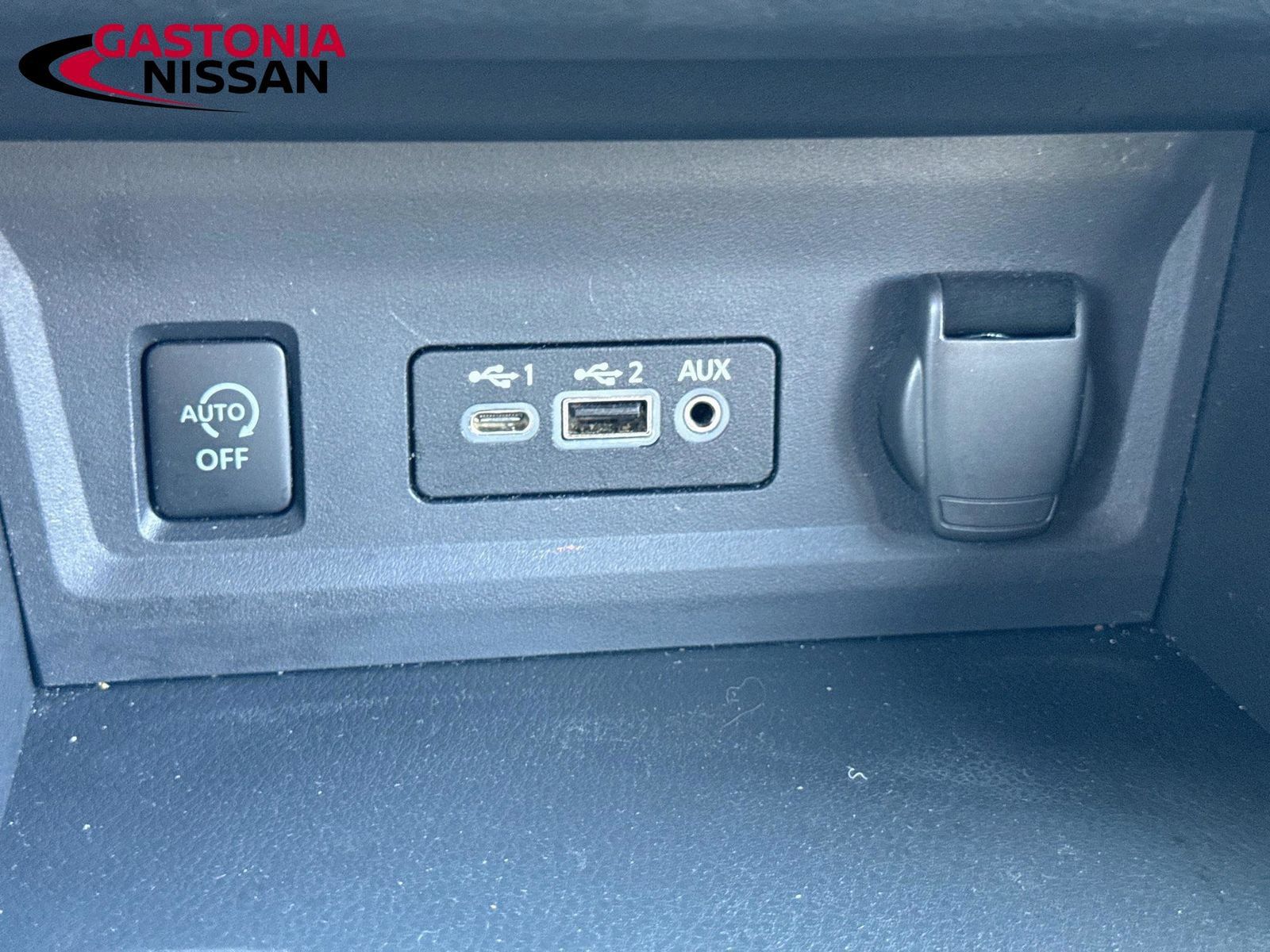 Used 2025 Nissan Sentra SR FWD image 21