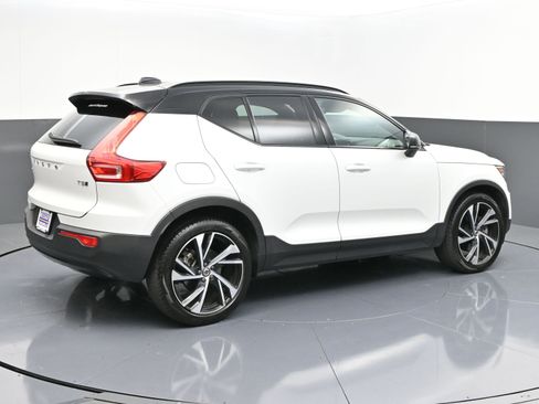Used 2022 Volvo XC40 T5 R-Design image 7