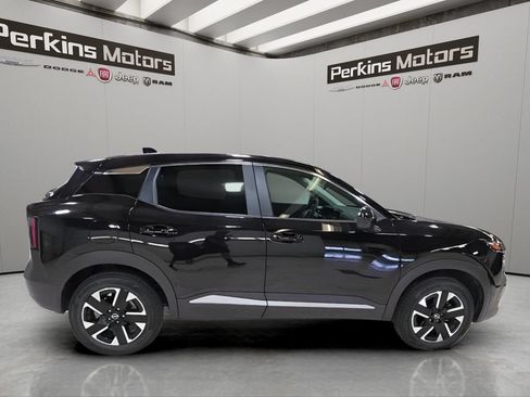 Used 2025 Nissan Kicks SV AWD/4WD image 4