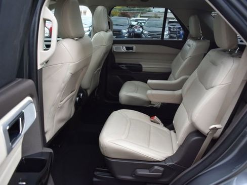 Used 2022 Ford Explorer Platinum w/ Equipment Group 601A AWD/4WD image 40