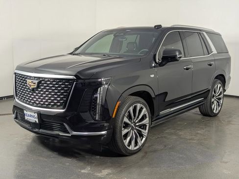 Used 2025 Cadillac Escalade Premium Luxury image 4