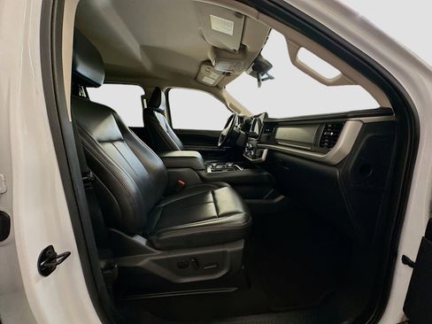 Used 2024 Ford Expedition XLT image 34