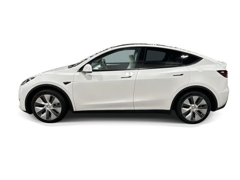 Certified 2023 Tesla Model Y Long Range AWD/4WD image 3