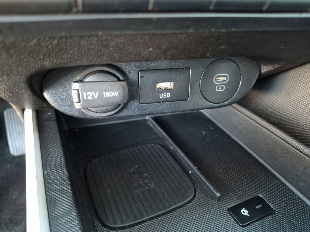 Used 2025 Hyundai Elantra Limited FWD image 37