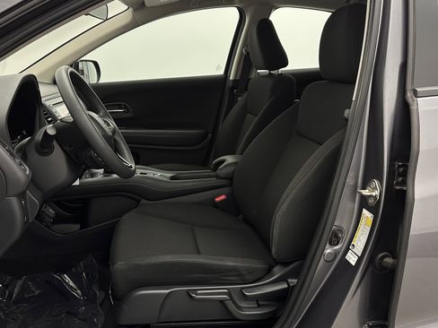 Used 2018 Honda HR-V LX image 12