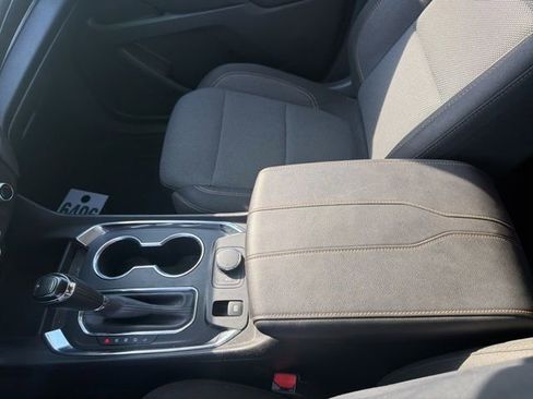 Used 2018 Chevrolet Traverse LT FWD image 19