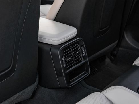 Used 2022 Porsche Taycan image 38