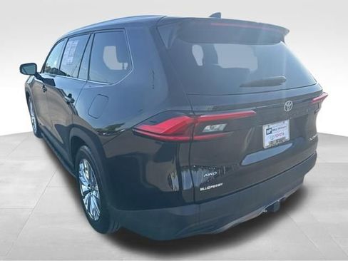 Used 2024 Toyota Grand Highlander Platinum image 3