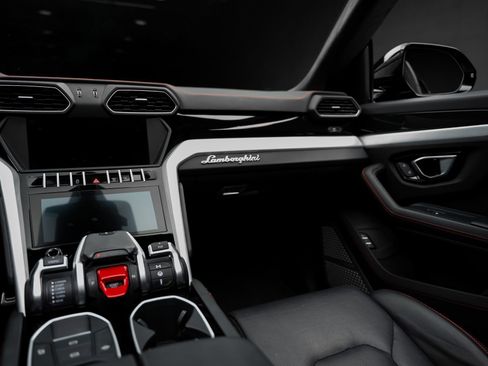 Used 2019 Lamborghini Urus AWD/4WD image 41