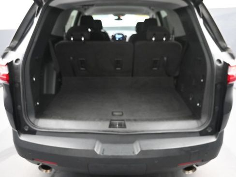 Used 2021 Chevrolet Traverse LT FWD image 11