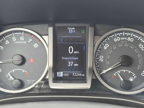 Certified 2018 Toyota Tacoma SR5 AWD/4WD image 29