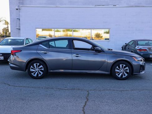 Used 2024 Nissan Altima 2.5 S FWD image 3