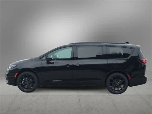 New 2026 Chrysler Pacifica Select w/ S Appearance Package image 5
