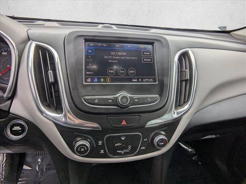 Used 2021 Chevrolet Equinox LS FWD image 13